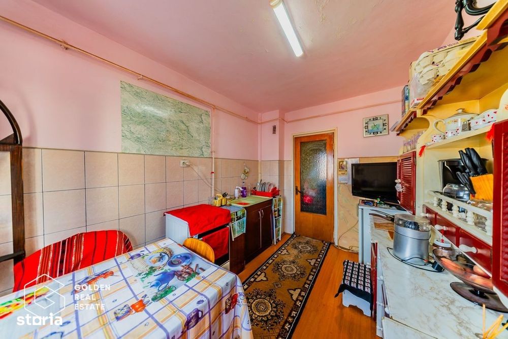 Apartament 4 camere, total decomandat, zona Miorita