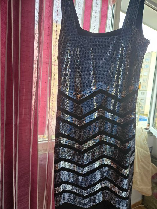 Продавам рокли М размер