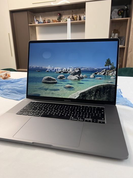 Macbook Pro 16” - 1TB memorie - 16GB RAM - I9