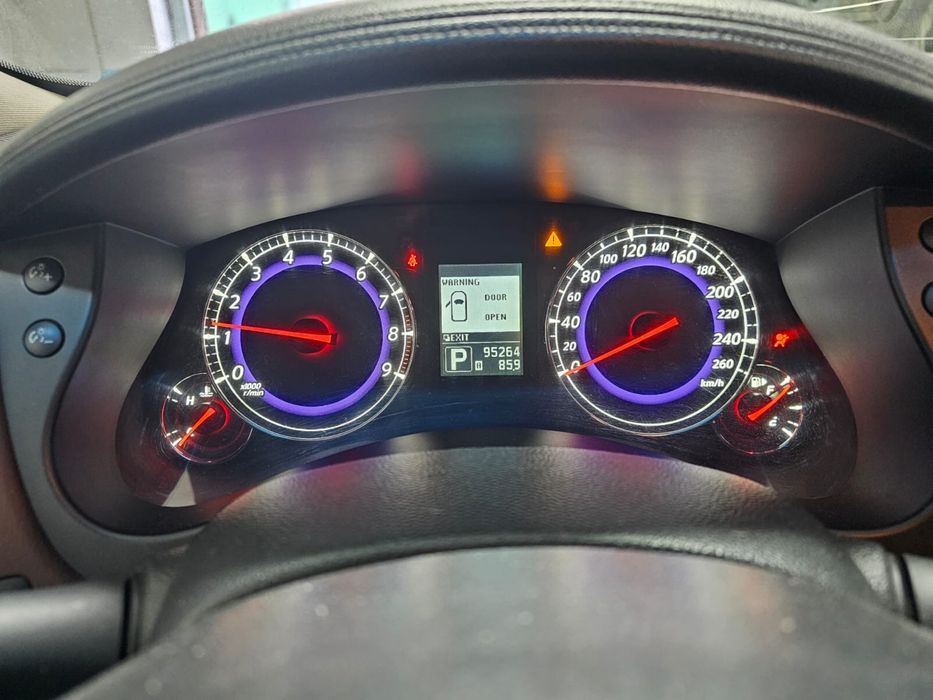 Продам автомобиль марки Infinity EX 35