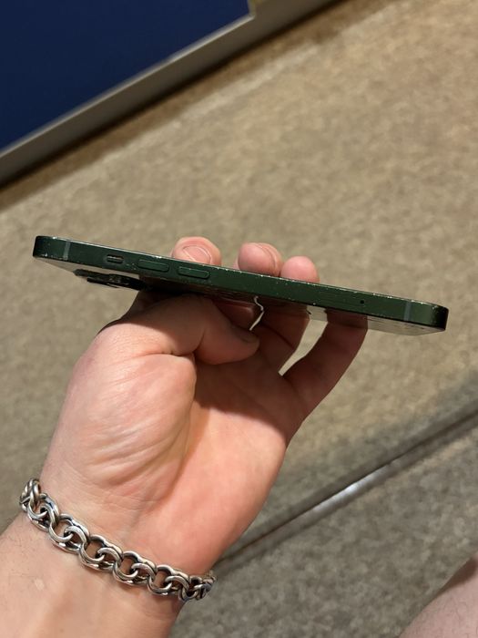 Продам айфон 13 128