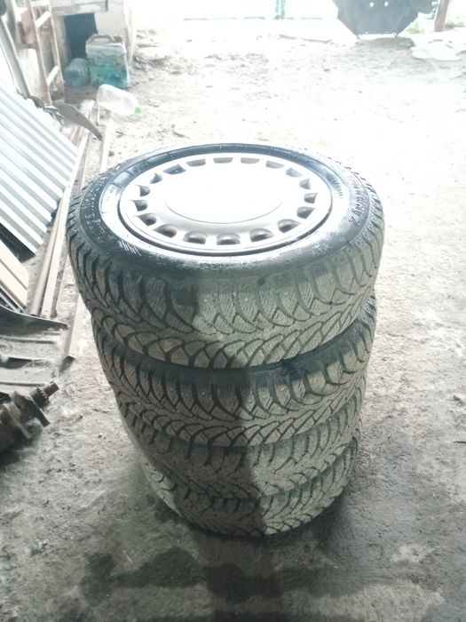 Продаю резину на дисках 195 65 R15