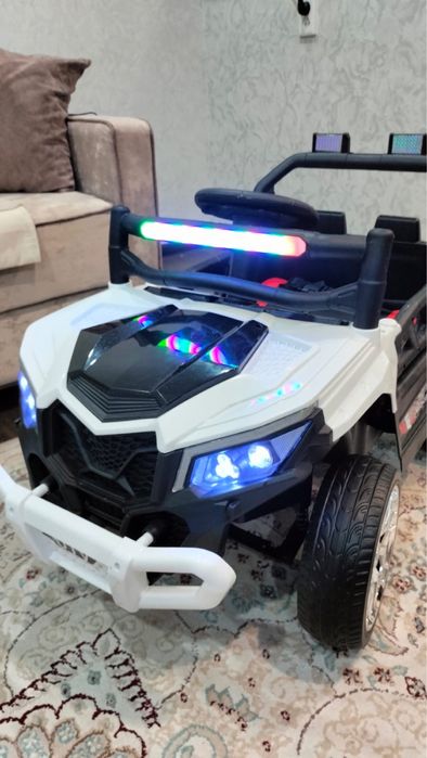 Продам детскую машину новая