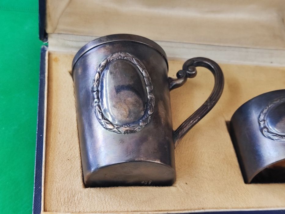 Посребрен салфетник и чаша