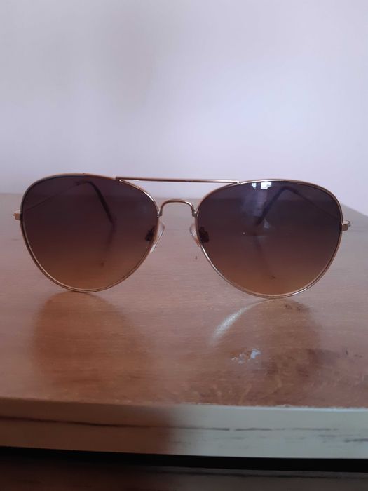 Слънчеви очила (дамски)- два броя