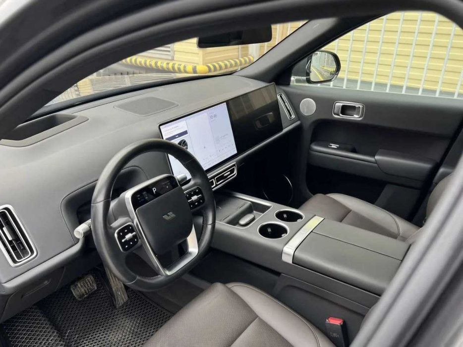 O'zbekiston bo'ylab premium transprt xizmatlari tun-u kun Lixiang L9