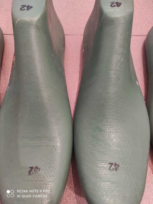 Продавам калъпи за обувки