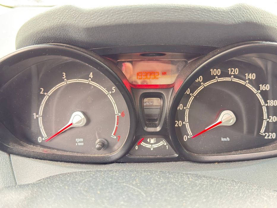 Ford
 fiesta 1,3  , an fabricație 11.2010