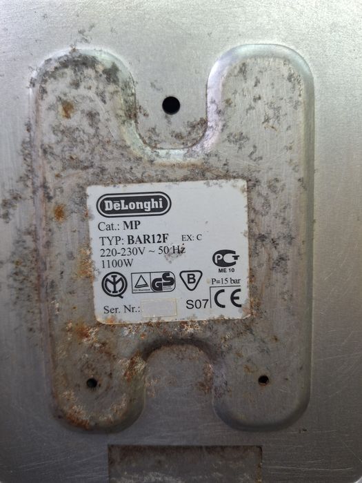 Продавам кафе машина DELONGHI