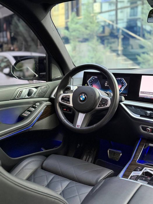 Bugun sotuvimizda BMW X7 40i