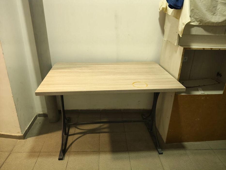 Продам кухняный стол