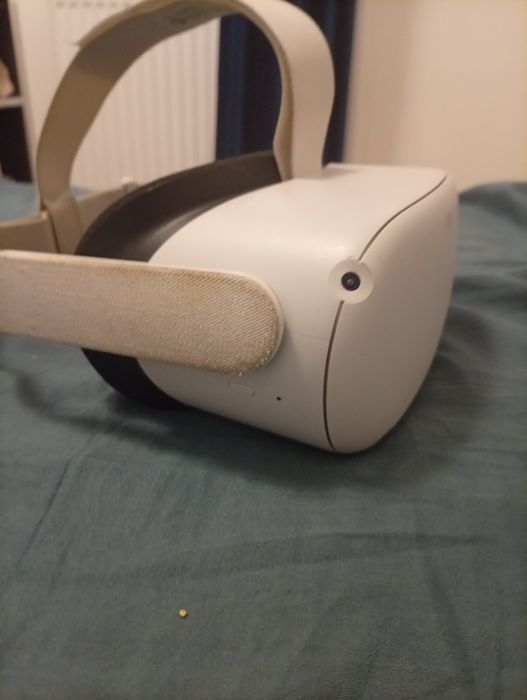 Vând VR oculus quest2