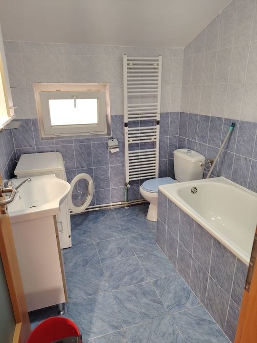 Închiriez apartament cu doua camere la casa  1 Mai  spitalull nr 1