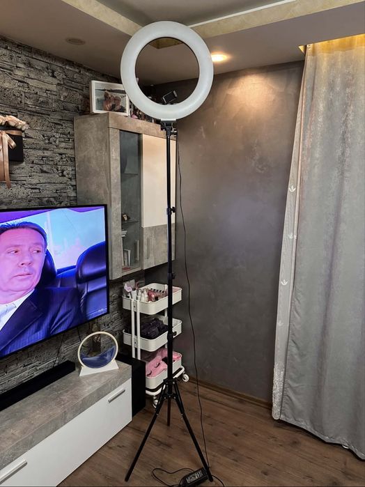 Продавам ринг лампа за миглопластика