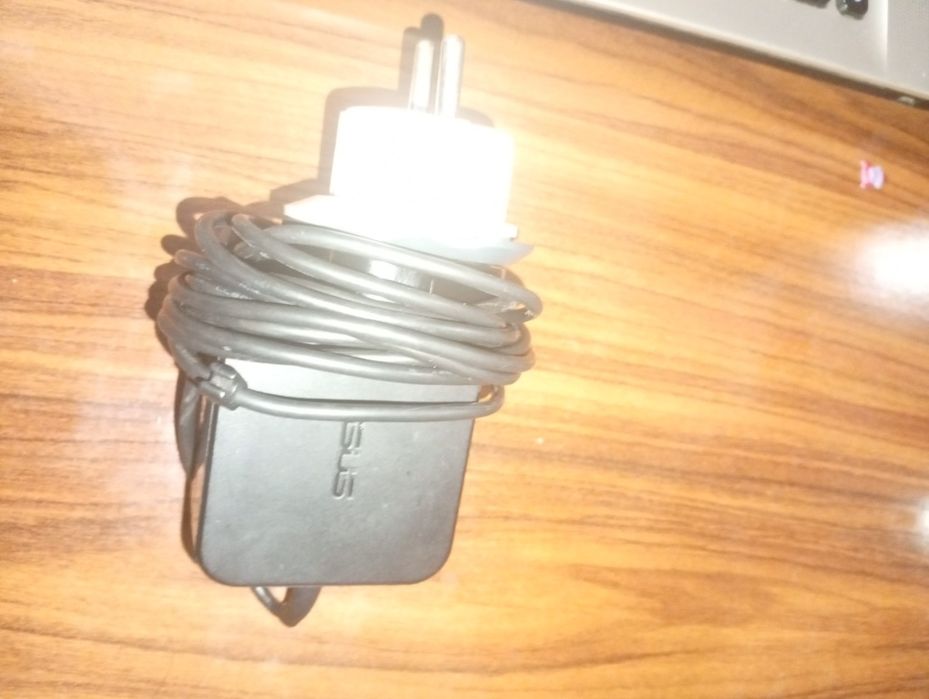 Asus Vivobook +HDMI sim va HP sichqoncha