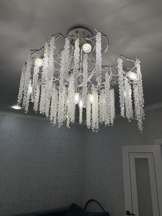 Продам люстру в идеальном состоянии