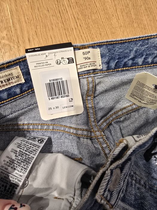 Blugi Levi's colecția Beyonce