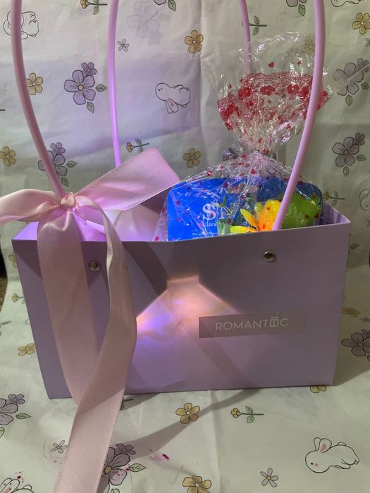 Срочно  Бокс  гирляндой  продам .