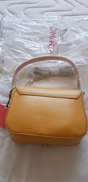 Valentino нова средна чанта