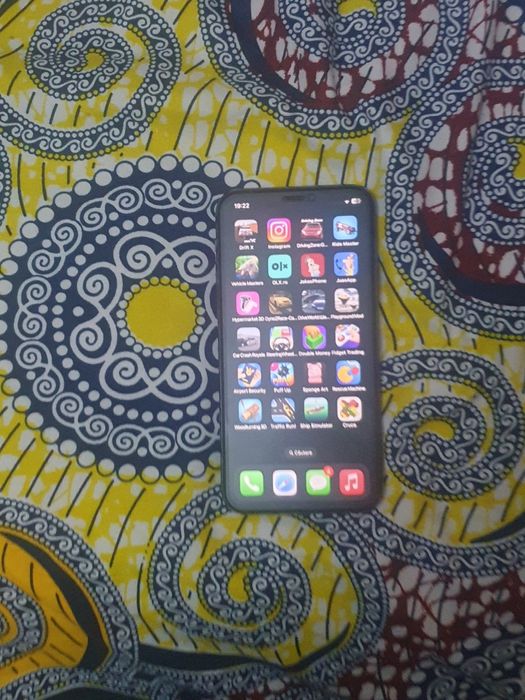 Vand volan gaming si iphone 11 pro state fb baterie 83