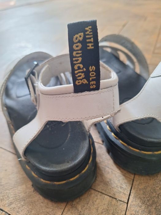 Сандали Dr. Martens