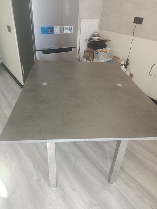 Продается новый стол