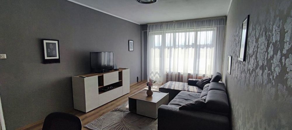 Дава се под наем Тристаен апартамент в София, Гоце Делчев - 100 кв.м за 880 € - Снимка #3