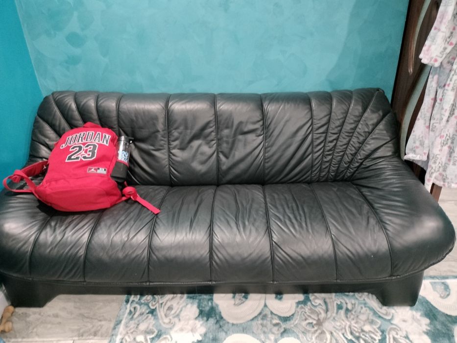 Colțar fix din piele neagră