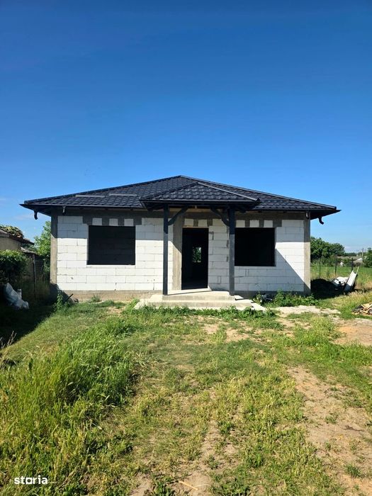 De vanzare casa noua la 6 min de Roman, teren de 825mp, terasa, 74900e
