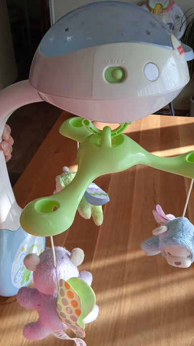 Музикална въртележка с проектор на Fisher price