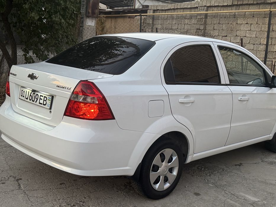 Нексия 3 сотилади