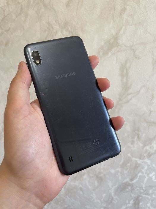 Продам Samsung A10.