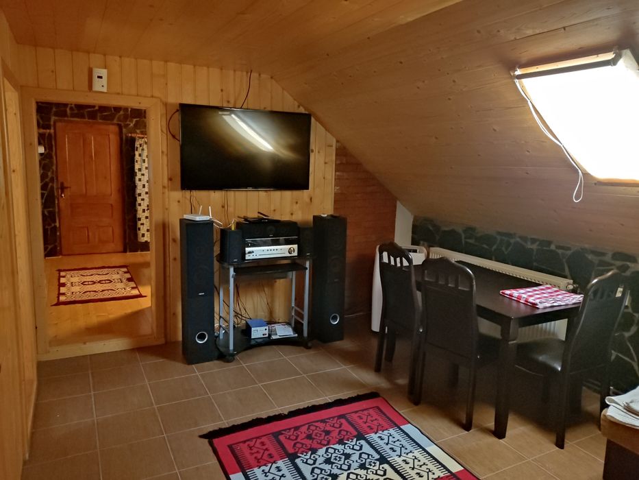 Vând proprietate la muntePolovragi-Racovita,zonă cu potențial turistic