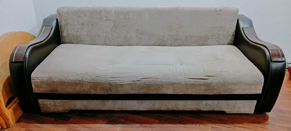 Продается диван коричневый