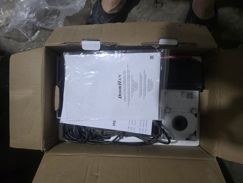 Продам электропривод для секционных ворот Дорхан