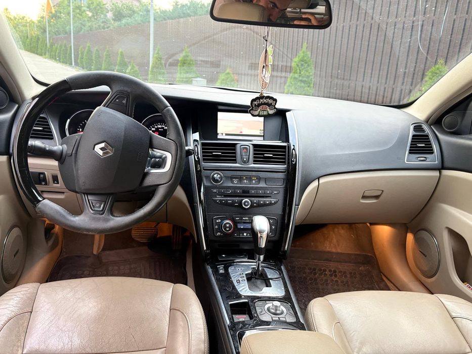 RENAULT Latitude 2011 — imagine 5