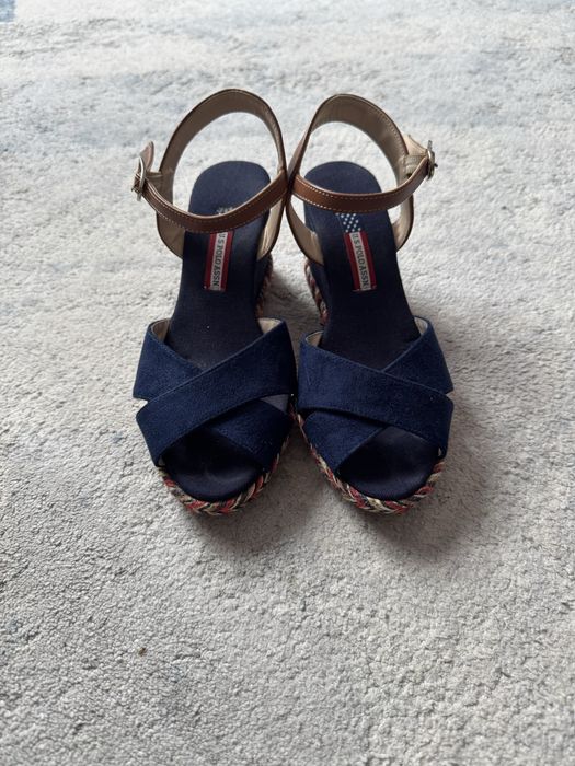 Женские босоножки