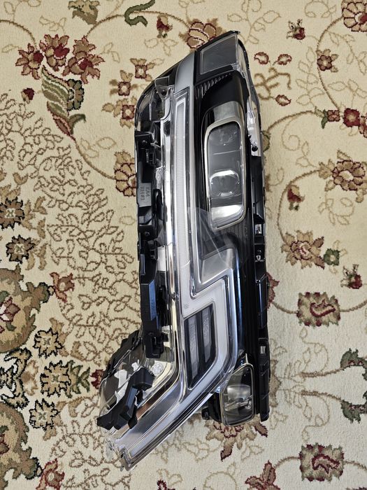 Продам фару KIA Carnival