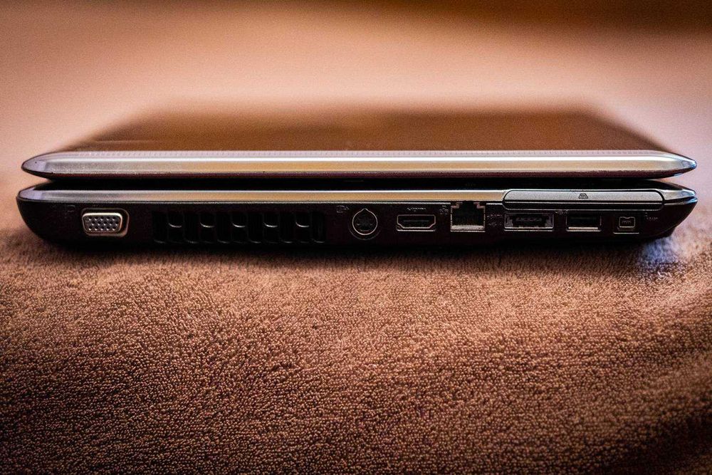 Лаптоп Toshiba Satellite A300D-14U - за части или ремонт