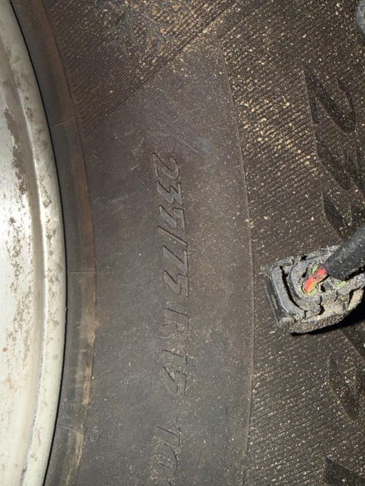 Продам резину 235/75 R15
