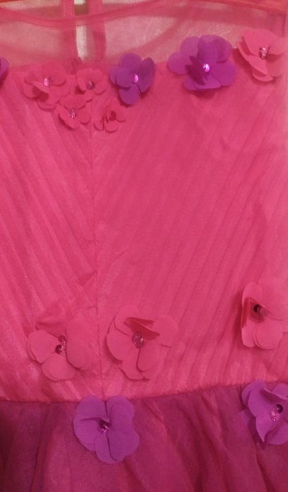 Нарядное платье на 6-7 лет