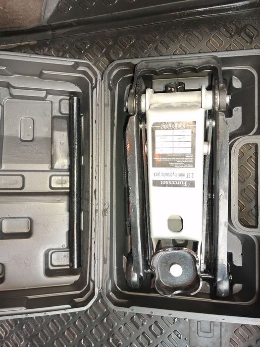 Домкрат подкатной 2.5 тонн.