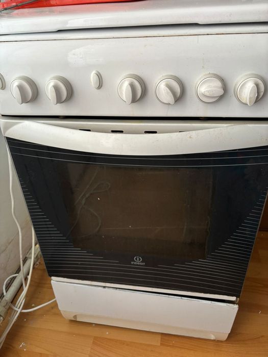 Продам б/у духовку