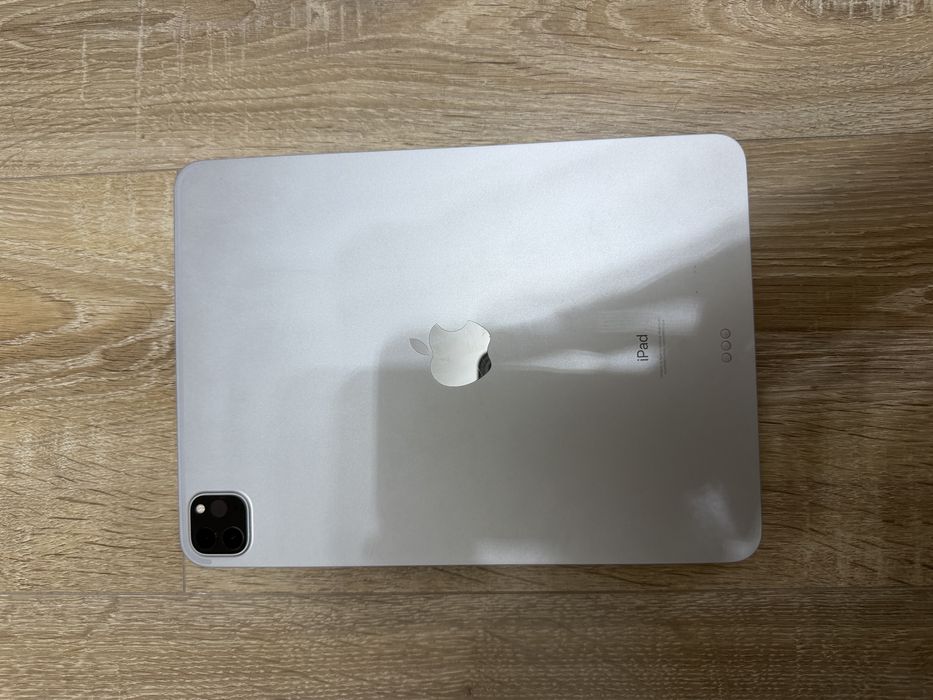 iPad Pro 11 M2 + Magic keyboard в идеальном состоянии