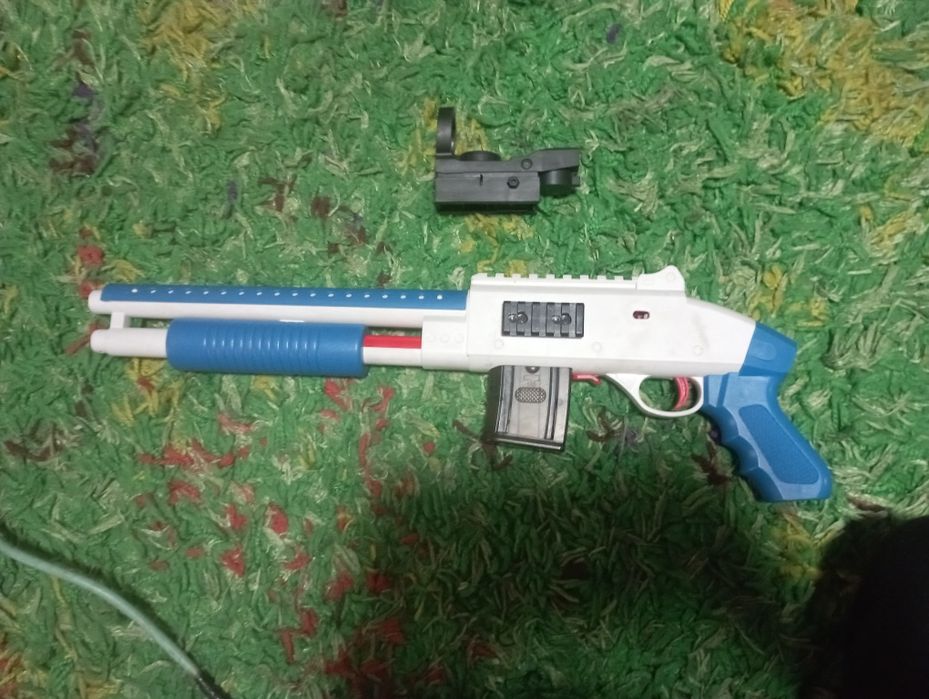 Игрушечный дробовик с прицелом