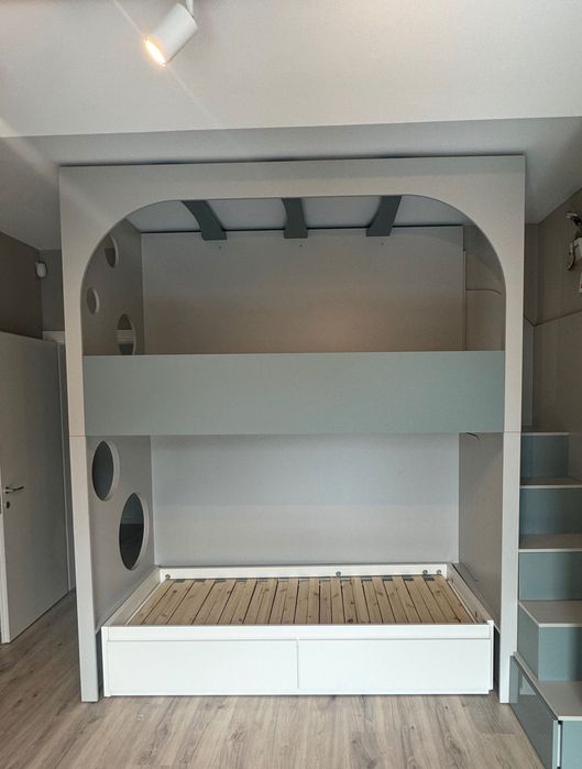 Vand URGENT pat NOU supraetajat