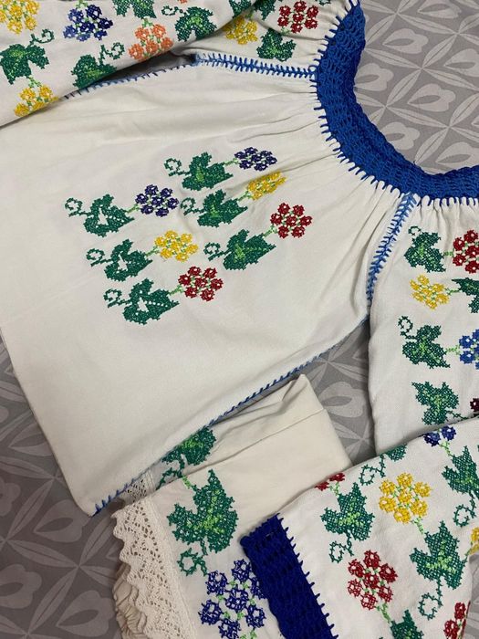 Costum popular traditional