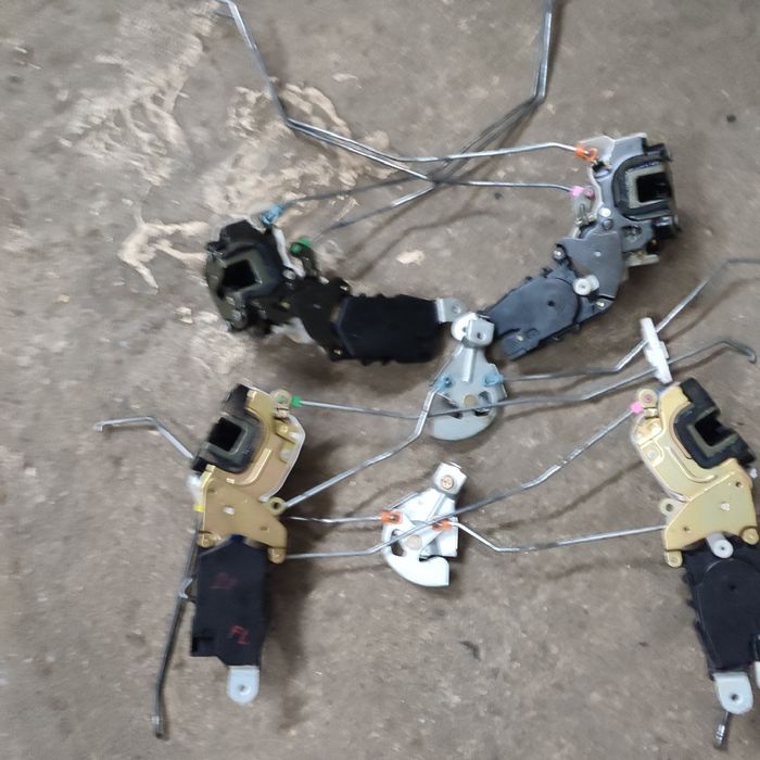 Замки дверей Forester SF5