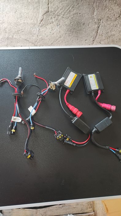 Ксенони няколко комплекта