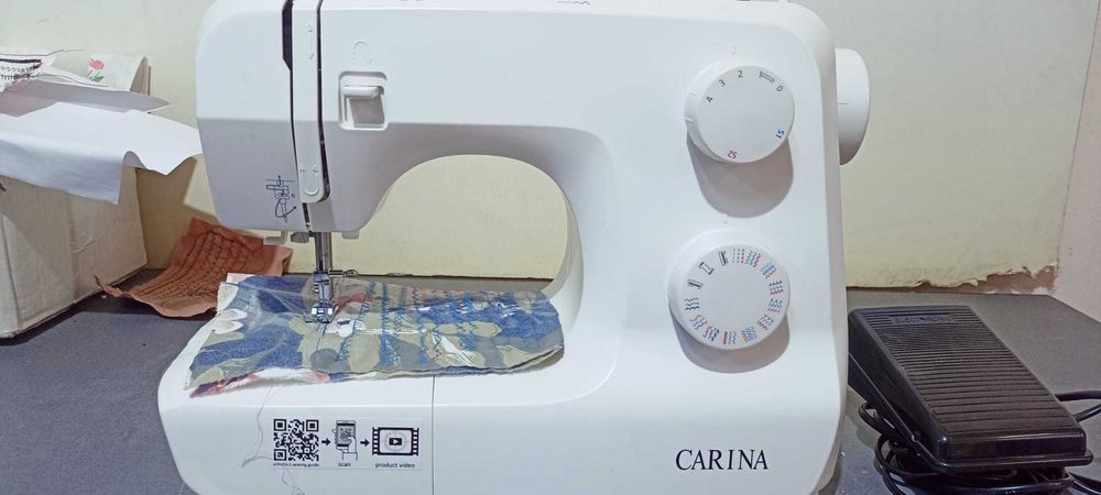 Masina de cusut Carina cu piese metalice
